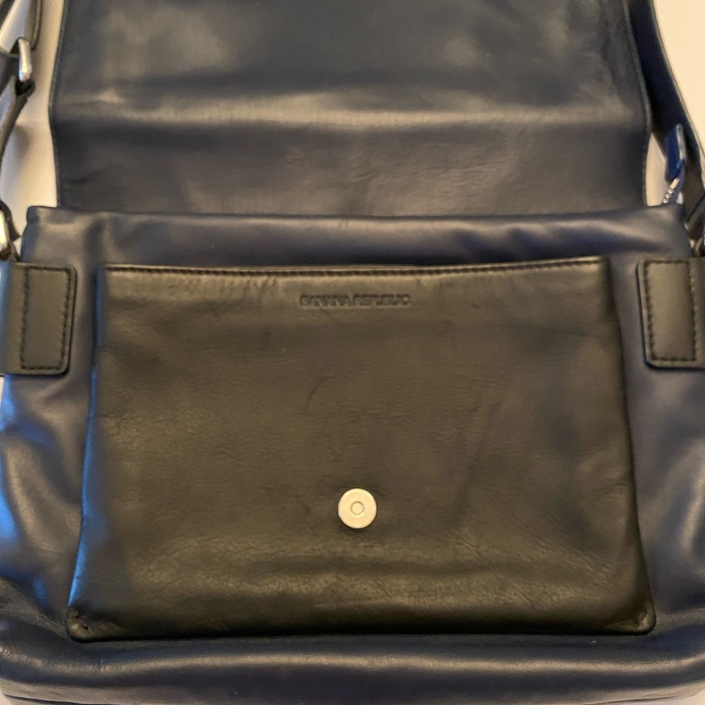 Banana Republic Navy Blue and Black Crossbody MessengerLeather bag. 17 inch drop - Picture 11 of 15